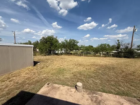425 Summit Dr, Robert Lee, TX 76945 photo 2