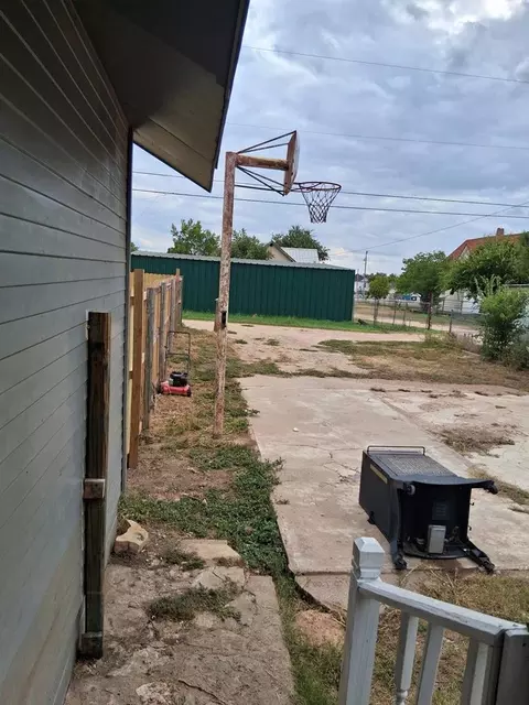 Exterior - 911 N 6th St, Ballinger, TX 76821 photo 11 of 11