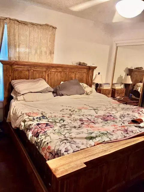 Bedroom - 911 N 6th St, Ballinger, TX 76821 photo 2 of 4