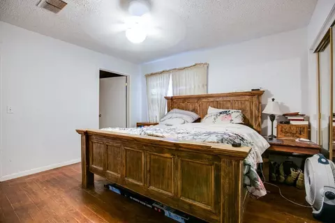Bedroom - 911 N 6th St, Ballinger, TX 76821 photo 3 of 4