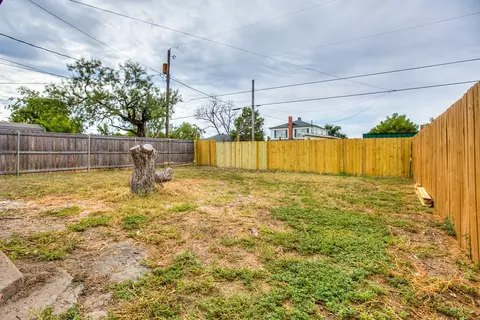 Exterior - 911 N 6th St, Ballinger, TX 76821 photo 9 of 11