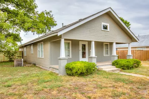 Exterior - 911 N 6th St, Ballinger, TX 76821 photo 3 of 11
