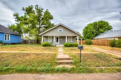 Exterior - 911 N 6th St, Ballinger, TX 76821 photo 1 of 11