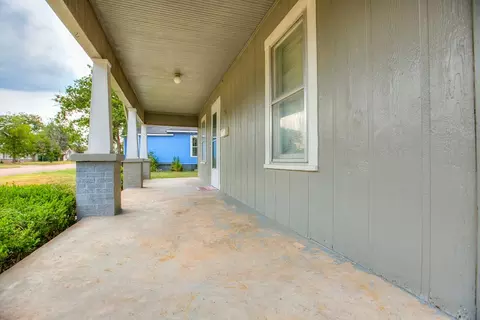Exterior - 911 N 6th St, Ballinger, TX 76821 photo 5 of 11