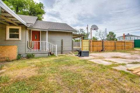 Exterior - 911 N 6th St, Ballinger, TX 76821 photo 6 of 11