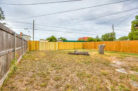 Exterior - 911 N 6th St, Ballinger, TX 76821 photo 7 of 11
