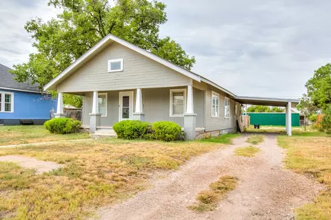 Exterior - 911 N 6th St, Ballinger, TX 76821 photo 2 of 11