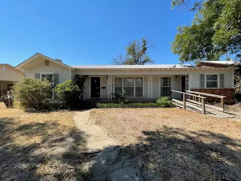 405 N 3rd St, Ballinger, TX 76821