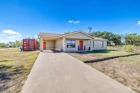 301 W Duncan Ave, Mertzon, TX 76941