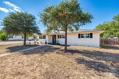 106 Sargent Ave, Ballinger, TX 76821