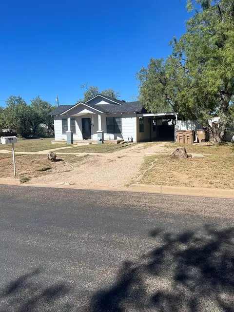 902 E 17th St, San Angelo, TX 76903
