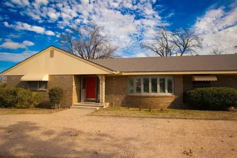 910 N 918 N Jefferson St, San Angelo, TX 76901