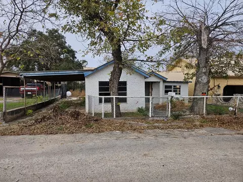 104 Calle Useues St, Sonora, TX 76950