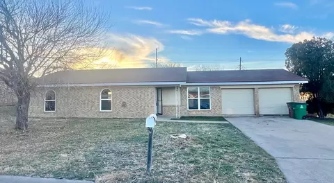 3025 Catalina Dr, San Angelo, TX 76901