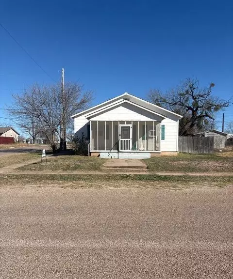 1310 N 7th St, Ballinger, TX 76821