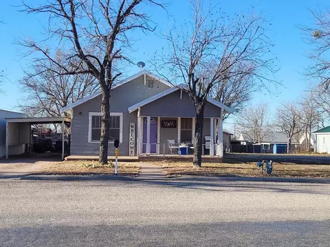 1403 N Broadway St, Ballinger, TX 76821