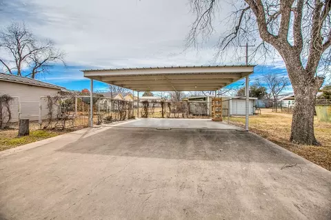 Exterior - 200 Sharp Ave, Ballinger, TX 76821 photo 8 of 8