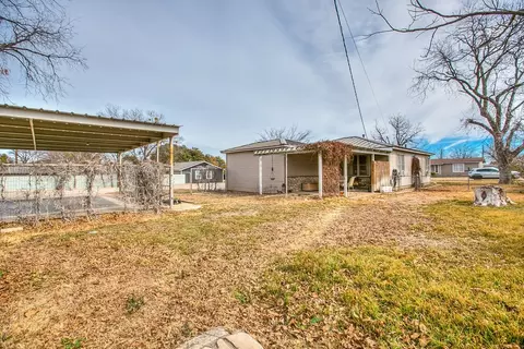 Exterior - 200 Sharp Ave, Ballinger, TX 76821 photo 6 of 8