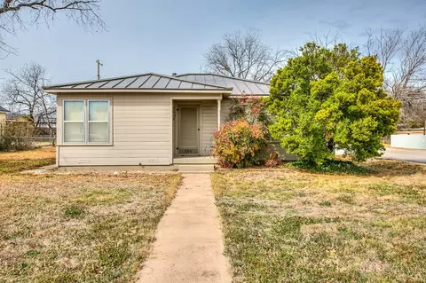 Exterior - 200 Sharp Ave, Ballinger, TX 76821 photo 2 of 8