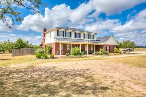 Exterior - 2003 N 11th St, Ballinger, TX 76821 photo 3 of 10