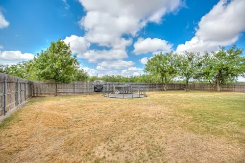 Exterior - 2003 N 11th St, Ballinger, TX 76821 photo 7 of 10