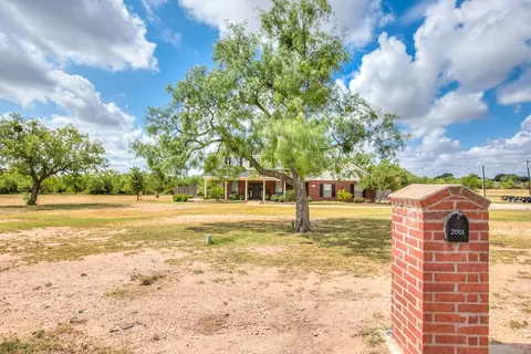 Exterior - 2003 N 11th St, Ballinger, TX 76821 photo 2 of 10