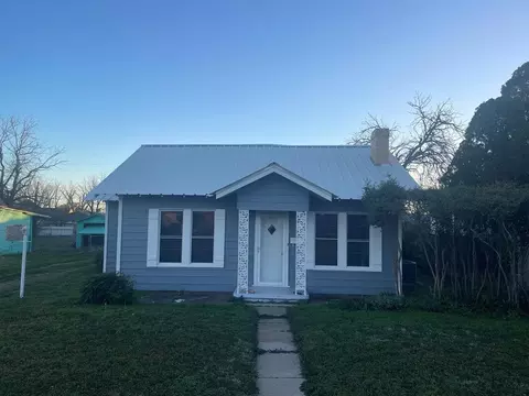 707 N 9th St, Ballinger, TX 76821