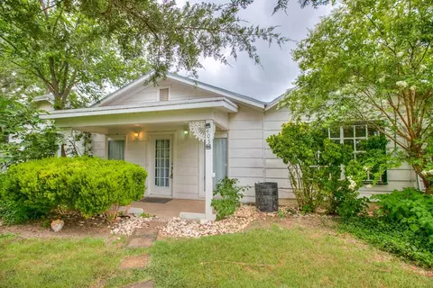 405 W James Ave, Mertzon, TX 76941