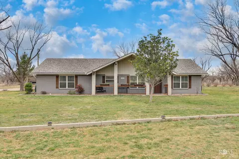 2052 Country Club Estates Cir, San Angelo, TX 76904