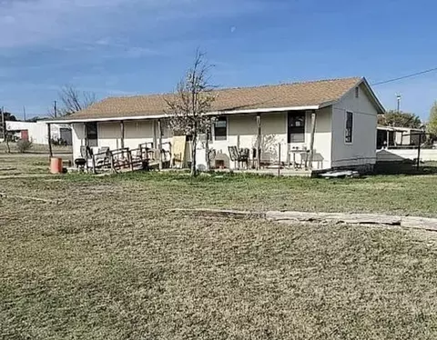 101 N Third St, Mertzon, TX 76941
