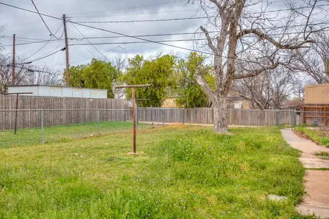 Exterior - 308 Sharp Ave, Ballinger, TX 76821 photo 6 of 9