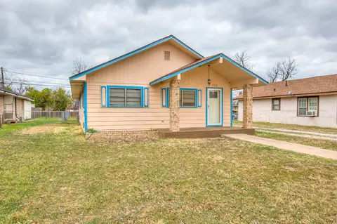 Exterior - 308 Sharp Ave, Ballinger, TX 76821 photo 2 of 9