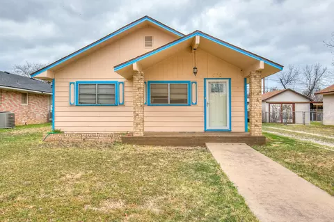 Exterior - 308 Sharp Ave, Ballinger, TX 76821 photo 3 of 9