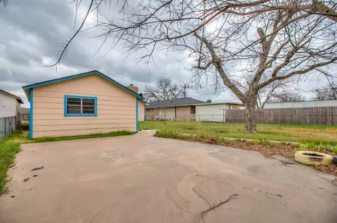 Exterior - 308 Sharp Ave, Ballinger, TX 76821 photo 7 of 9