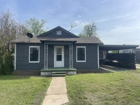 717 W Cedar St, Coleman, TX 76834