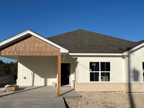 305 N First St, Mertzon, TX 76941