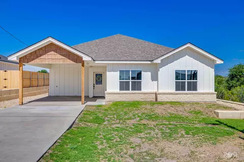 305 N First St, Mertzon, TX 76941