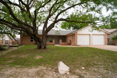3121 Edgewood Dr, San Angelo, TX 76903