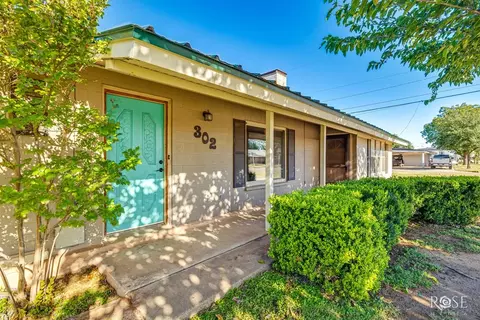 Exterior - 302 Key St, Bronte, TX 76933 photo 2 of 13
