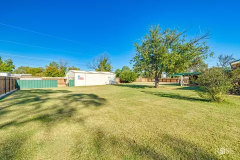 Exterior - 302 Key St, Bronte, TX 76933 photo 7 of 13