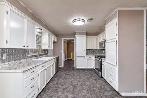 Kitchen - 302 Key St, Bronte, TX 76933 photo 3 of 3
