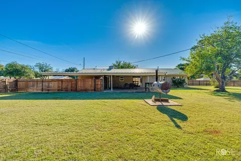 Exterior - 302 Key St, Bronte, TX 76933 photo 9 of 13