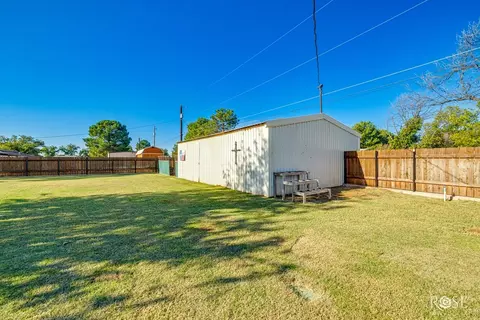 Exterior - 302 Key St, Bronte, TX 76933 photo 8 of 13