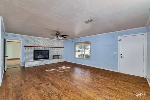 Living - 302 Key St, Bronte, TX 76933 photo 4 of 6