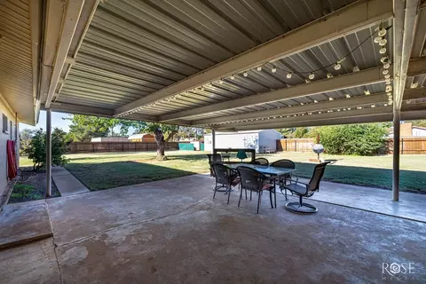 Exterior - 302 Key St, Bronte, TX 76933 photo 4 of 13