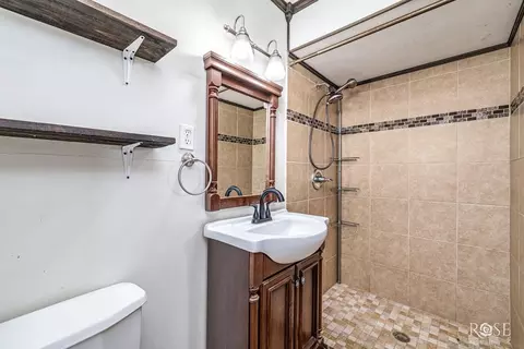 Bath - 302 Key St, Bronte, TX 76933 photo 1 of 2