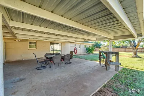 Exterior - 302 Key St, Bronte, TX 76933 photo 3 of 13