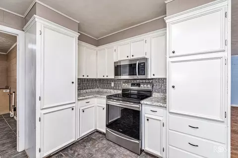 Kitchen - 302 Key St, Bronte, TX 76933 photo 2 of 3