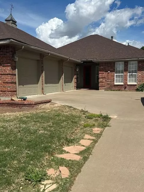 1212 Dorchester Dr, San Angelo, TX 76901