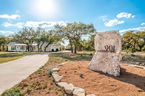 901 E Flying Owl Dr, Johnson City, TX 78636